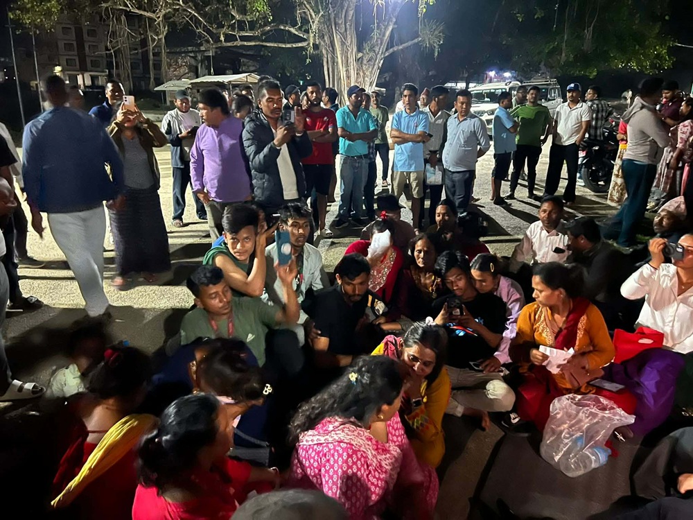 अन्तरजातीय प्रेमविवाह गर्दा हिरासतमा मृत्यु प्रकरण: सांसदहरूले थाले अनिश्चितकालीन धर्ना पाँच दिनदेखि शव अस्पतालमै, न्याय नपाएसम्म नबुझ्ने परिवारको - BishwaKhabar.Com