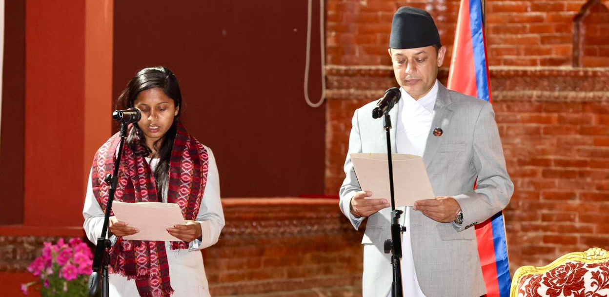शीतलनिवासमा उपसभामुख ठाकुरको शपथ, औपचारिक रूपमा जिम्मेवारी ग्रहण - BishwaKhabar.Com