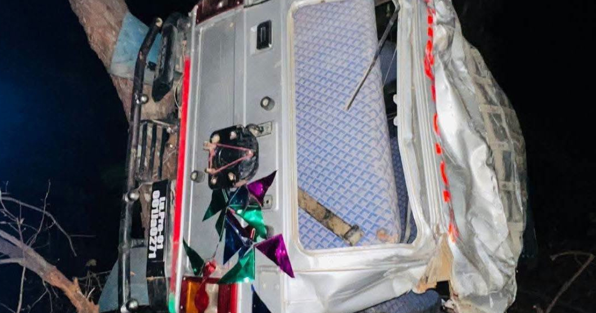 सल्यानमा जन्ती बोकेको जीप दुर्घटना, ३ जनाको मृत्यु, १५ जना घाइते - BishwaKhabar.Com