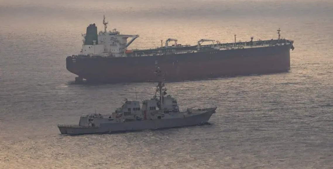 इरानी जहाज रोकेपछि मध्यपूर्वमा तनाव बढ्दै, अमेरिका–इरान सम्बन्ध फेरि ताते - BishwaKhabar.Com